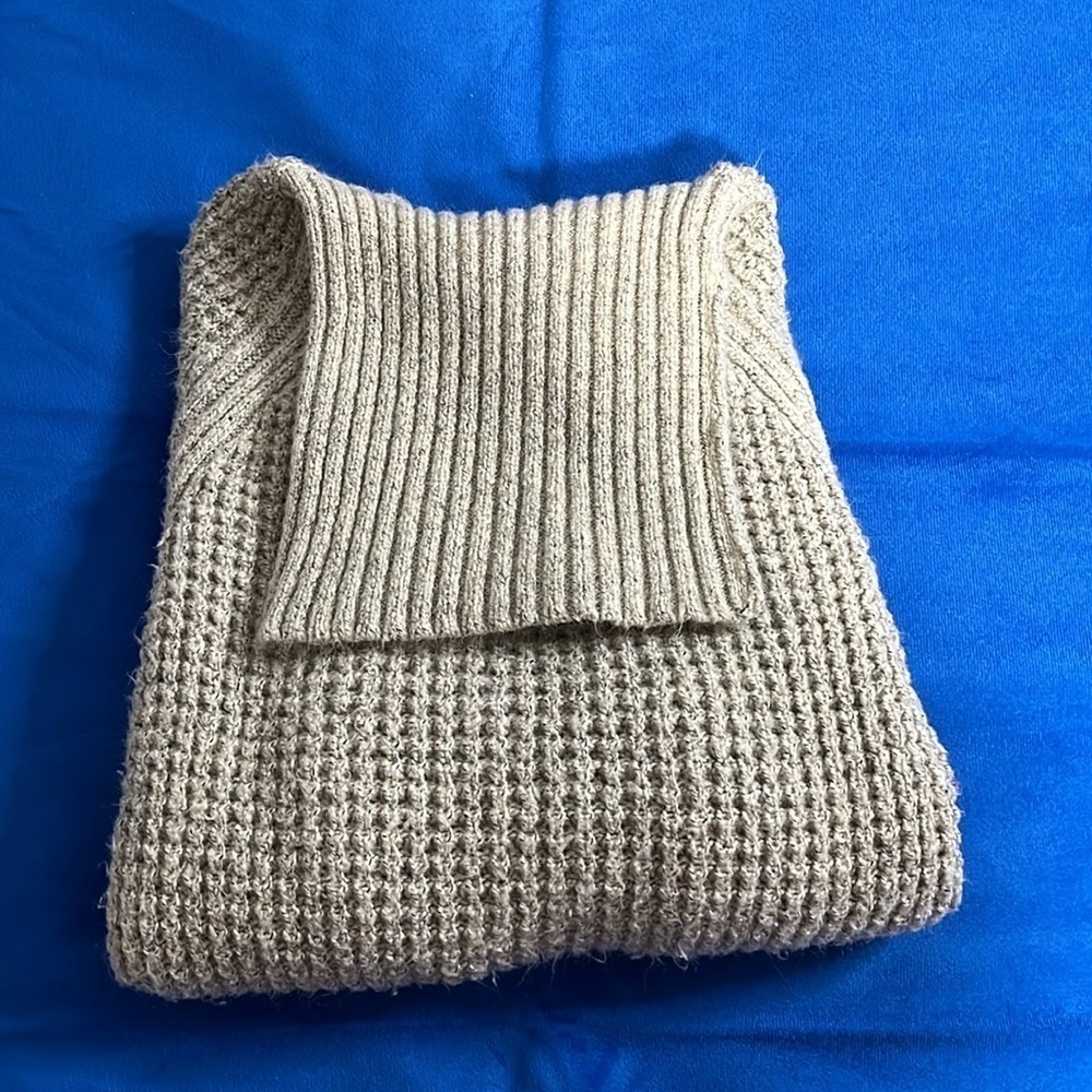 ⭐️ WindRiver turtleneck chunky knit sweater - size M - Picture 10 of 11